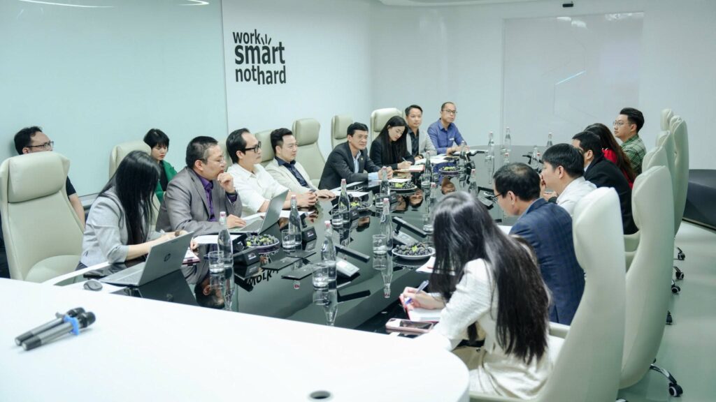 MIDDLE BUSINESS ANALYST