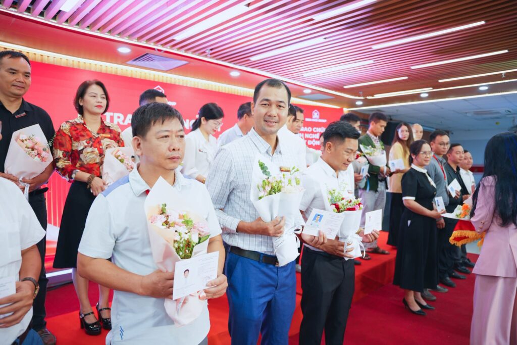 tuyen dung phap che Thien Khoi